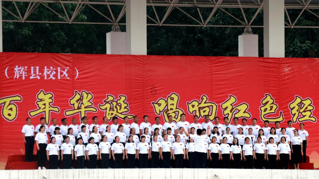 吴尊晒日常照,一家人穿休闲装出镜,温馨又幸福的画面
