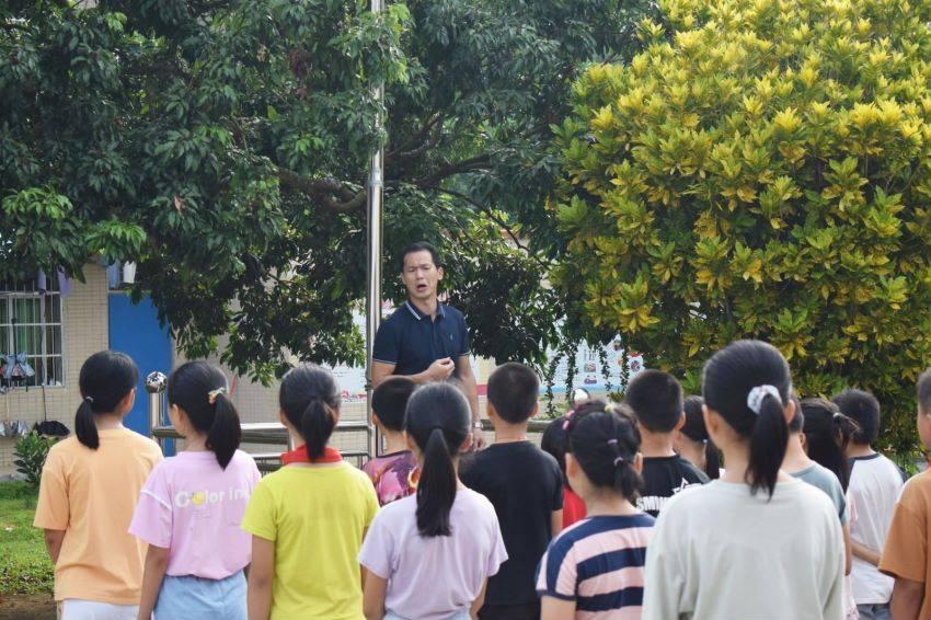 小仓鼠吃瓜子